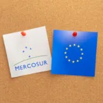 Bandeiras do Mercosul e da UE