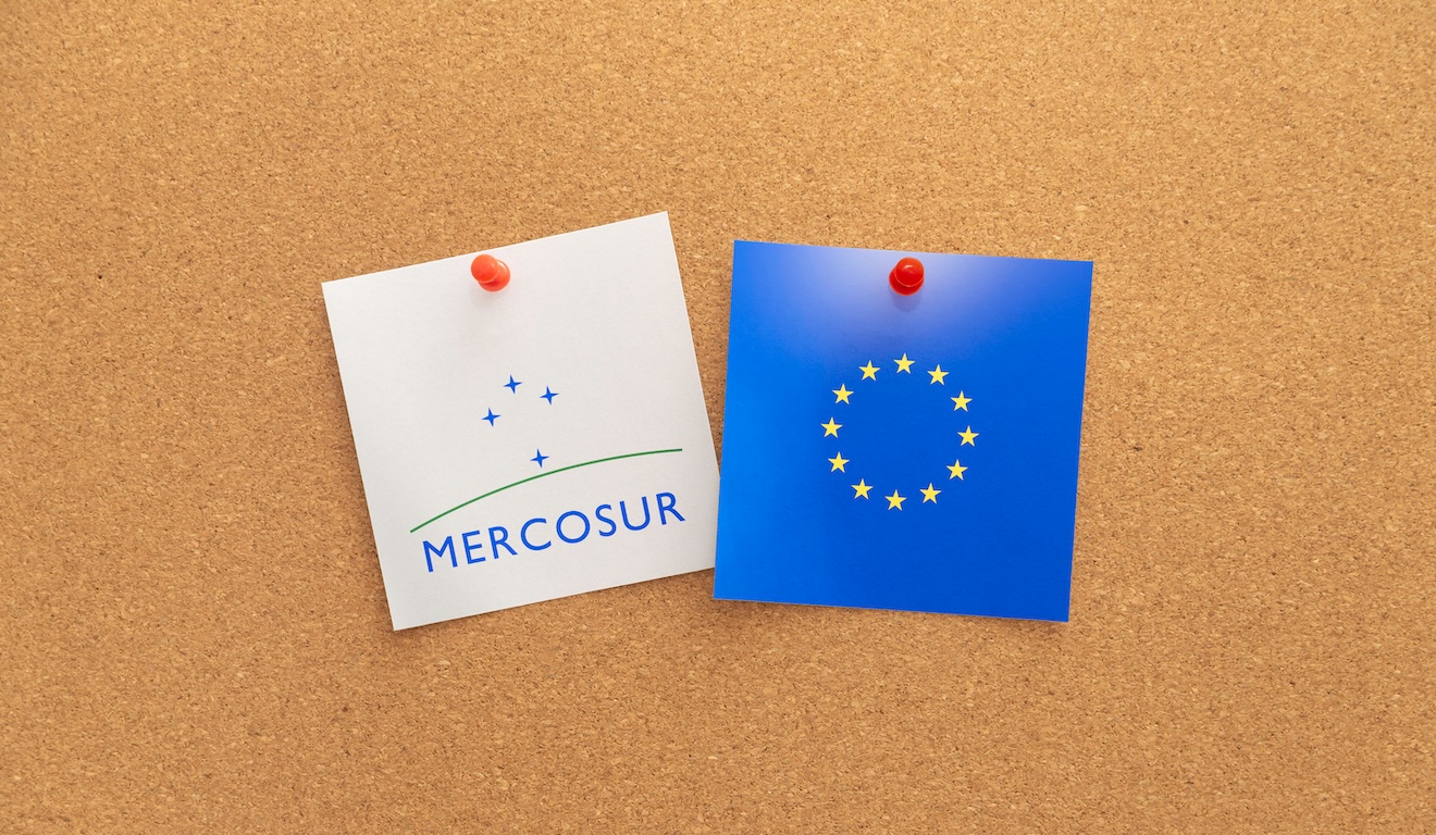 Bandeiras do Mercosul e da UE