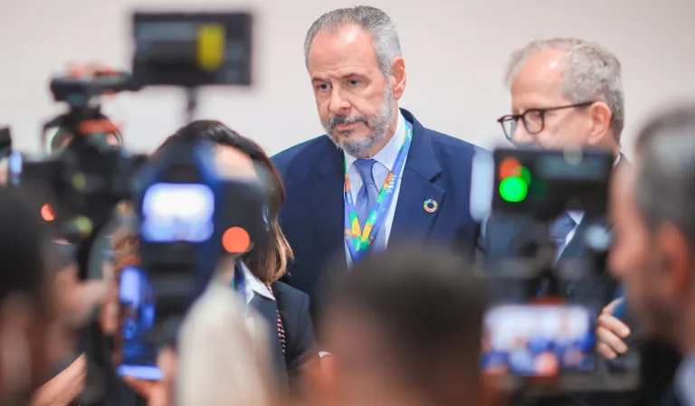 Presidência da COP30 encomenda plano de transição para setores poluentes
