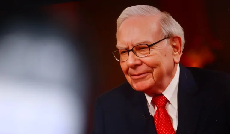 O investidor americano Warren Buffett O investidor americano Warren Buffett