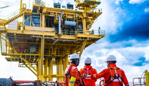 Plataforma de petróleo em alto mar