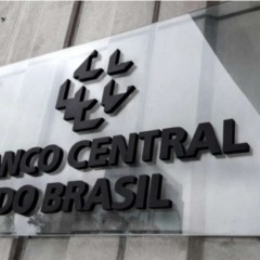 Placa do Banco Central em fachada