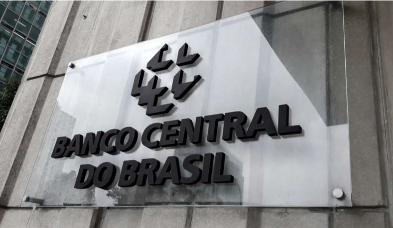 Placa do Banco Central em fachada