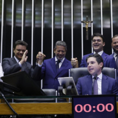 Câmara aprova taxação de super-ricos para isentar IR de quem ganha até R$ 5 mil mensal