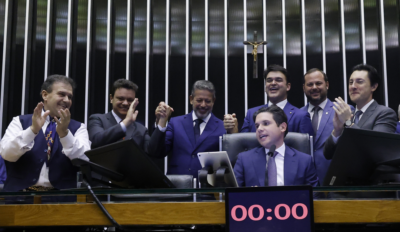 Câmara aprova taxação de super-ricos para isentar IR de quem ganha até R$ 5 mil mensal