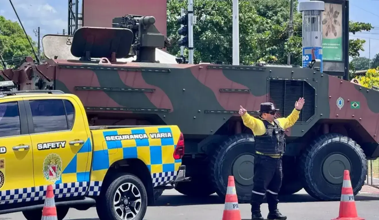 COP30: Tanques de guerra, comércio animado e muito trânsito em Belém COP30: Tanques de guerra, comércio animado e muito trânsito em Belém