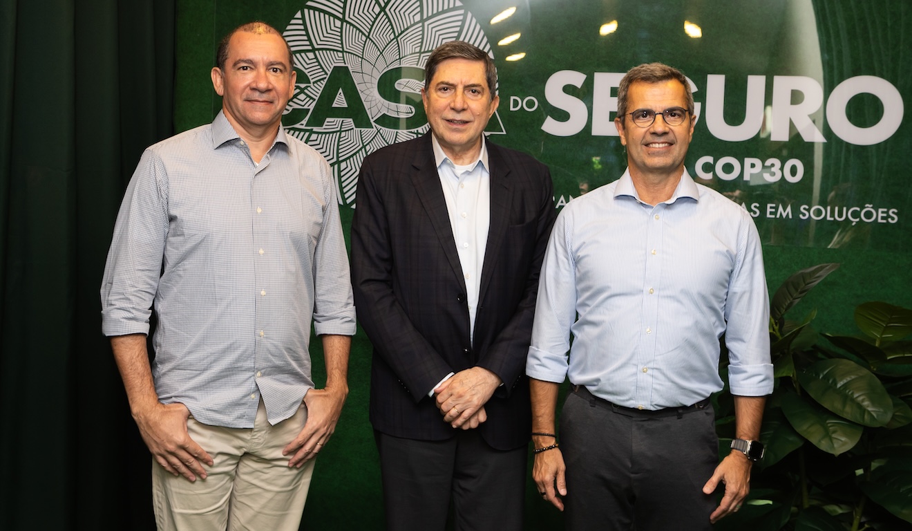 Dyogo Oliveira, presidente da CNseg, Carlos José da Costa André, presidente da Anbima (Associação Brasileira das Entidades dos Mercados Financeiro e de Capitais), e Luiz Carlos Trabuco, presidente do conselho diretor da Febraban (Federação Brasileira de Bancos) Dyogo Oliveira, presidente da CNseg, Carlos José da Costa André, presidente da Anbima (Associação Brasileira das Entidades dos Mercados Financeiro e de Capitais), e Luiz Carlos Trabuco, presidente do conselho diretor da Febraban (Federação Brasileira de Bancos)