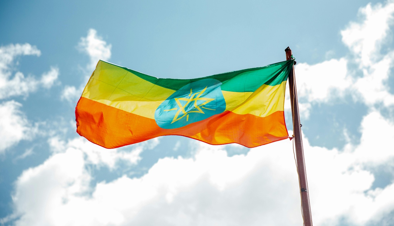 Bandeira da Etiópia, país que vai sediar a COP32, em 2027 Bandeira da Etiópia, país que vai sediar a COP32, em 2027