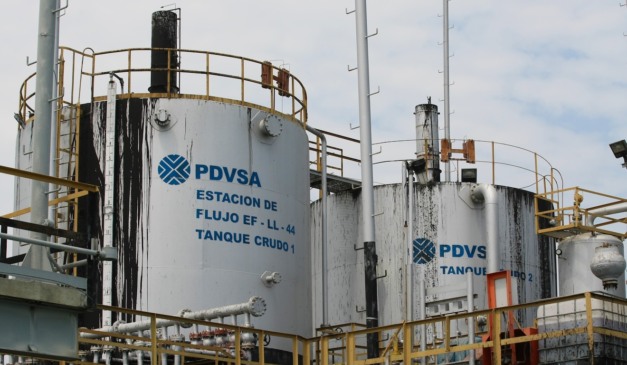 Tanques de petróleo da estatal venezuelana PDVSA