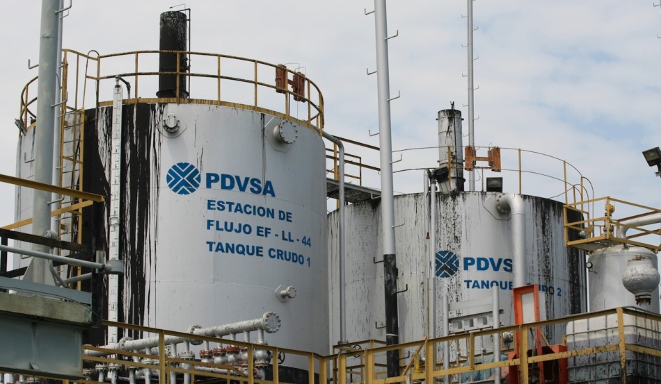 Tanques de petróleo da estatal venezuelana PDVSA
