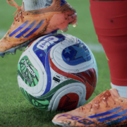 Chuteira e bola
