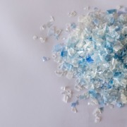 Flocos de plastico para reciclagem