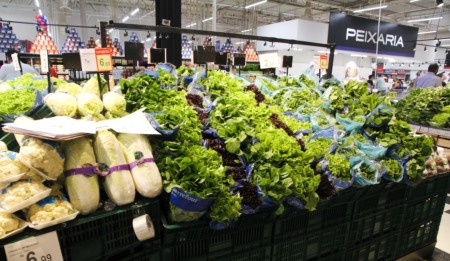Banca de verduras e legumes (FLV) no Carrefour. Foto: Divulgação Banca de verduras e legumes (FLV) no Carrefour. Foto: Divulgação
