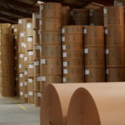 Interior de um armaz&eacute;m de papel