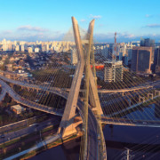 Vista a&eacute;rea da Ponte Estaiada em S&atilde;o Paulo