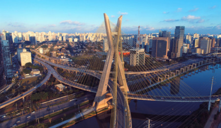 Vista aérea da Ponte Estaiada em São Paulo Vista aérea da Ponte Estaiada em São Paulo