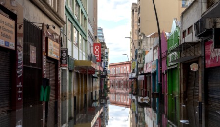 PORTO ALEGRE, BRAZIL - May 17, 2024: Enchente. Foto: Shutterstock PORTO ALEGRE, BRAZIL - May 17, 2024: Enchente. Foto: Shutterstock
