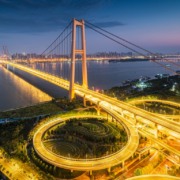 A cidade-esponja chinesa Wuhan. Yangsigang Yangtze River Bridge, Hubei, China. Foto: Shutterstock