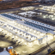 Vista &aacute;rea de um data center da Amazon