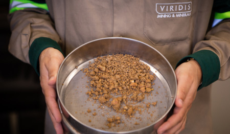Viridis atinge captação de US$ 154 milhões para projeto de terras raras Viridis atinge captação de US$ 154 milhões para projeto de terras raras
