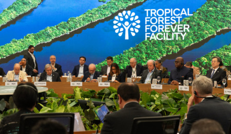 O secretário-geral da ONU, António Guterres, e o presidente brasileiro, Luiz Inácio Lula da Silva, participam do lançamento do mecanismo "Florestas Tropicais para Sempre" na COP30 O secretário-geral da ONU, António Guterres, e o presidente brasileiro, Luiz Inácio Lula da Silva, participam do lançamento do mecanismo "Florestas Tropicais para Sempre" na COP30