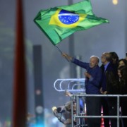 Lula comemorando vit&oacute;ria na Avenida Paulista, outubro de 2026. Foto Paulo Pinto/Ag&ecirc;ncia Brasil