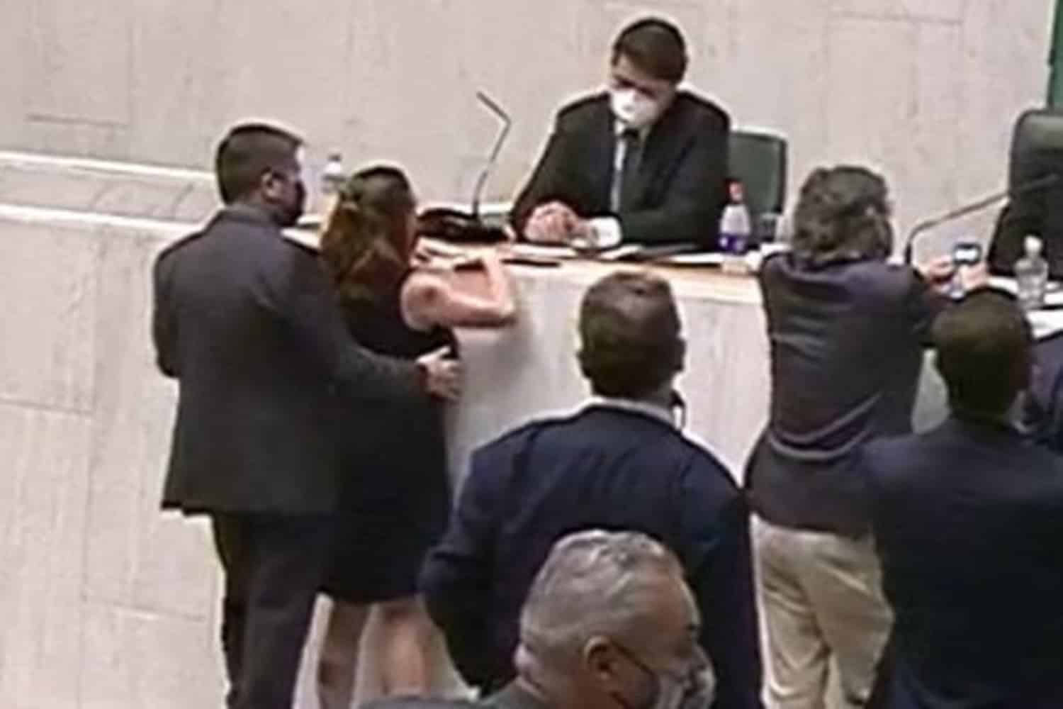 Dentro e fora da assembleia legislativa: Assédio é questão de poder