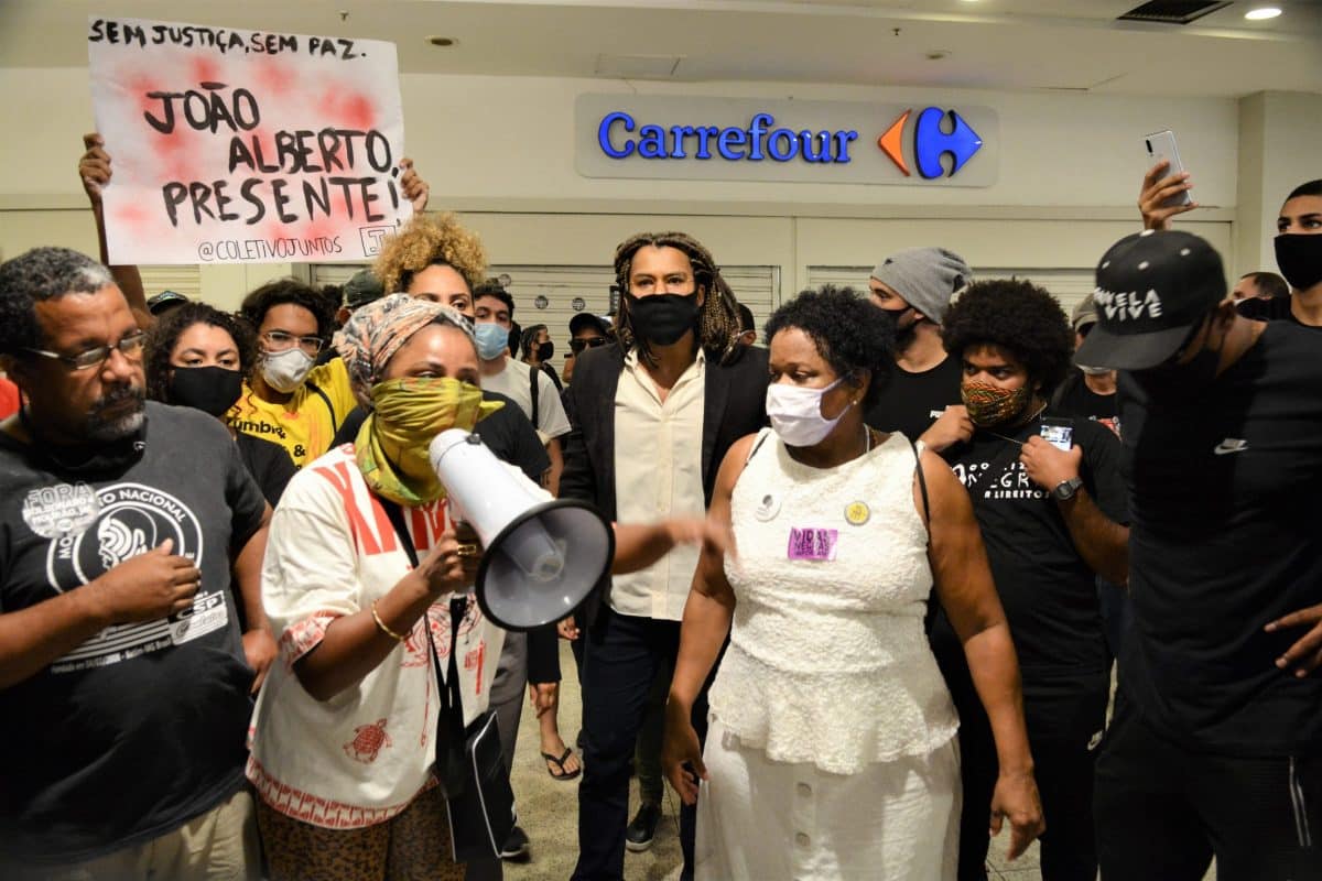 Nas medidas antirracistas do Carrefour, desafio é monitorar fornecedores