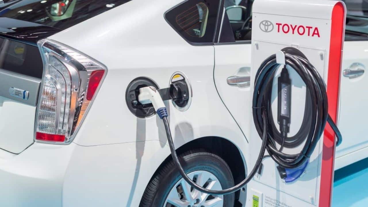 Pioneira dos híbridos, Toyota faz sua maior aposta em carros elétricos