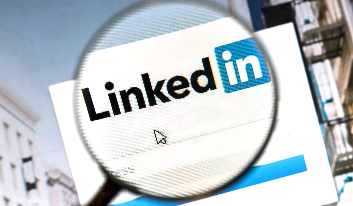 O LinkedIn voltou atrás. É hora de inundar a rede com vagas para negros e indígenas