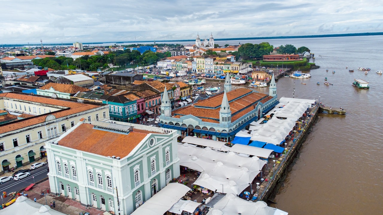 Vista aérea do mercado Ver-o-Peso, em Belém, Pará