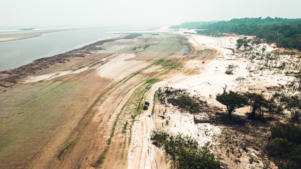 Amazônia: Sumiço dos rios paralisa a economia da floresta