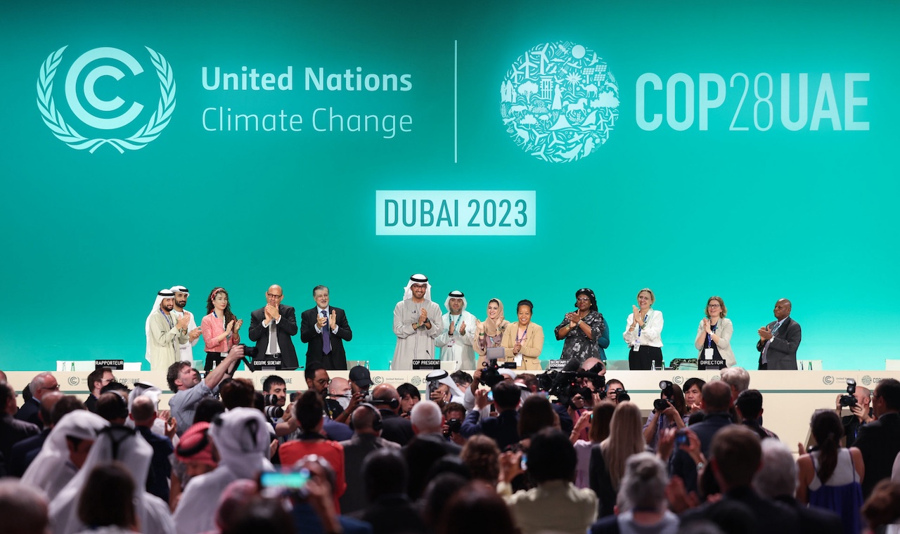 COP28 termina em Dubai com menção histórica a combustíveis fósseis no documento final