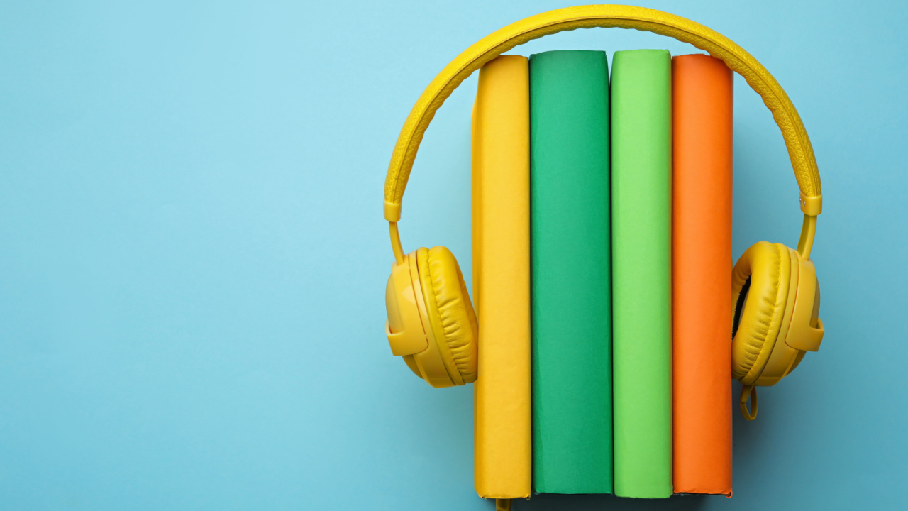 Conteúdos ESG, como livros e podcasts.